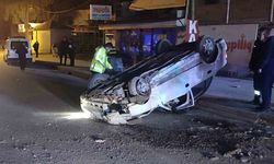 Kırıkkale'de Kaldırıma Çarpıp Devrilen Otomobilin Sürücüsü Hayatını Kaybetti