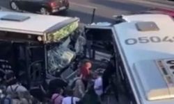 İstanbul'da İki Metrobüs Çarpıştı, Yaralanan Olmadı
