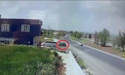 Diyarbakır’da Otomobil Minibüse Çarptı: Güvenlik Kamerasında An Be An Kaydedildi