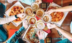 Evde Pizza Partisi Nasıl Düzenlenir: Pratik İpuçları ve Hazırlık Önerileri
