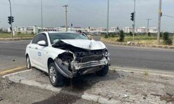 Acil Durum: Diyarbakır’da Otomobil Çarpışması Sonucu Yaralanan Var!