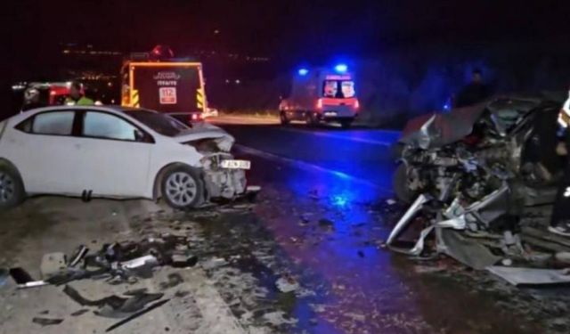 Korkunç Kaza! Gaziantep'te İki Otomobil Kafa Kafaya Çarpıştı