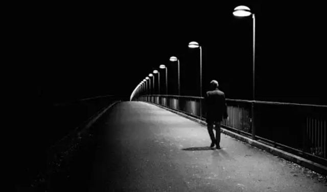 Rüyada Karanlık Yolda Yürümek: Anlamı ve Yorumları