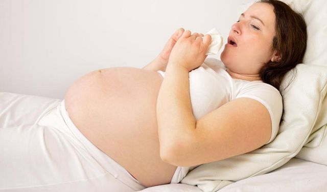 Boğaz Yanması: Hamilelikte Güvenli Tedavi Yöntemleri