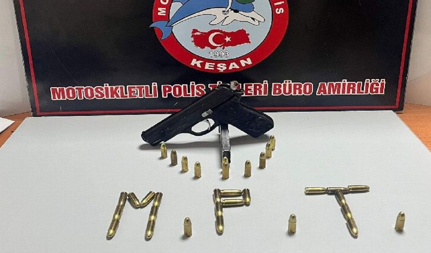 Keşan'da polis operasyonu: Ruhsatsız tabanca ve fişek ele geçirildi
