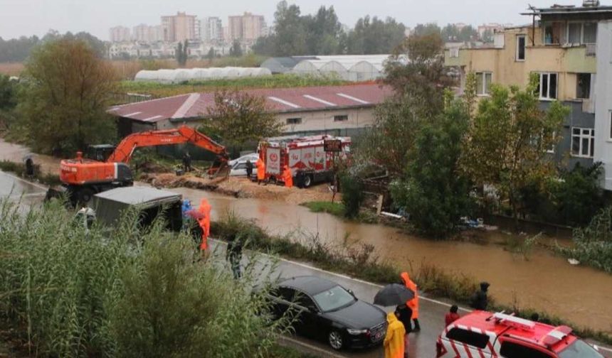 Antalya'da Sel Alarmı!