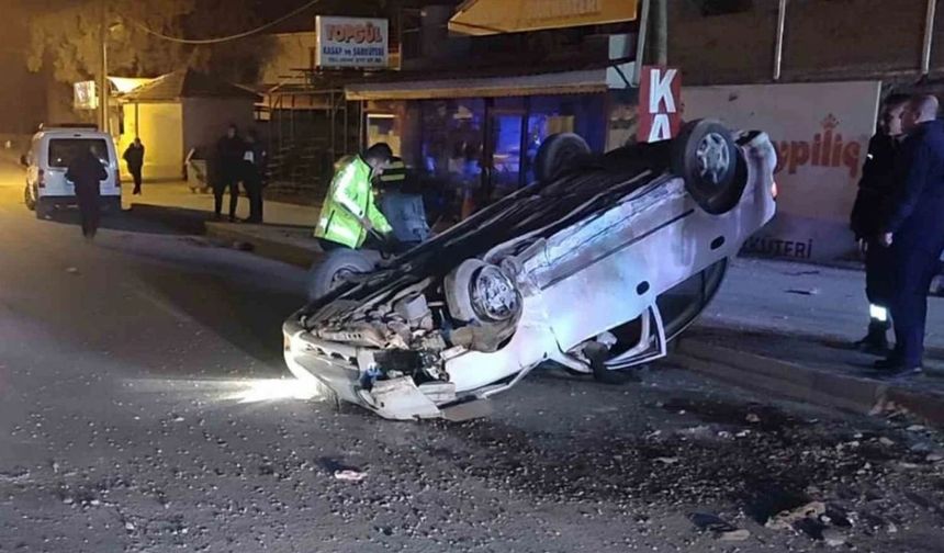 Kırıkkale'de Kaldırıma Çarpıp Devrilen Otomobilin Sürücüsü Hayatını Kaybetti