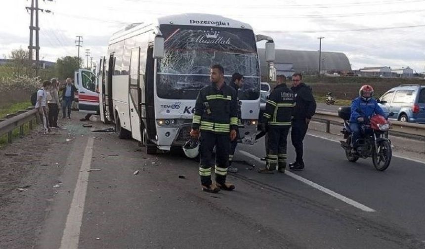 Çorlu-Edirne Karayolu'nda İşçi ve Askeri Servislerin Çarpıştığı Kaza: 16 Yaralı!