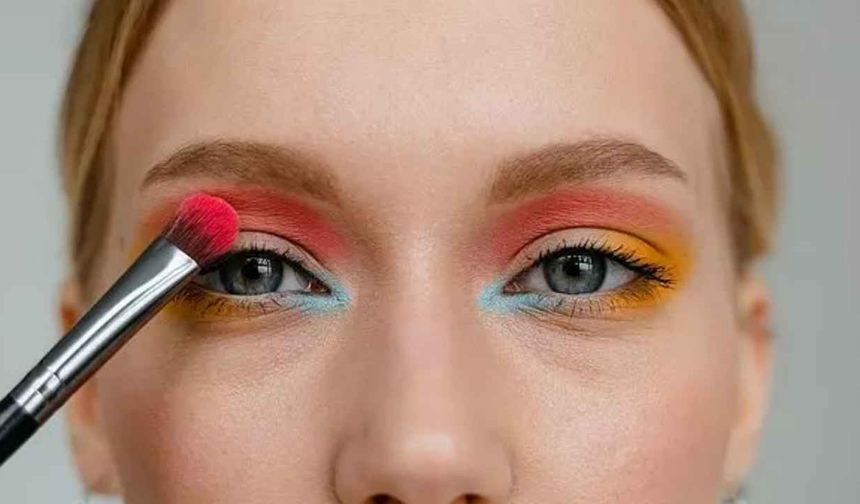 Göz Alıcı Görünüm: Makyajda Dikkat Çekici Renk Kombinasyonları