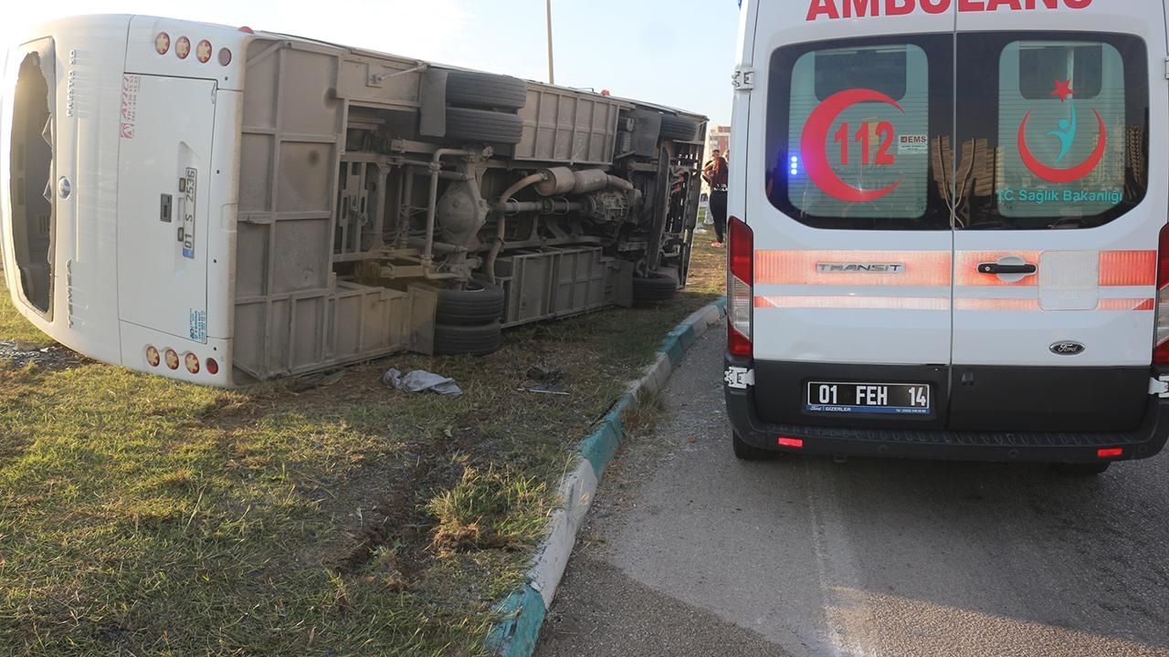 Adana'da Minibüs Devrildi 15 İşçi Yaralandı (1)