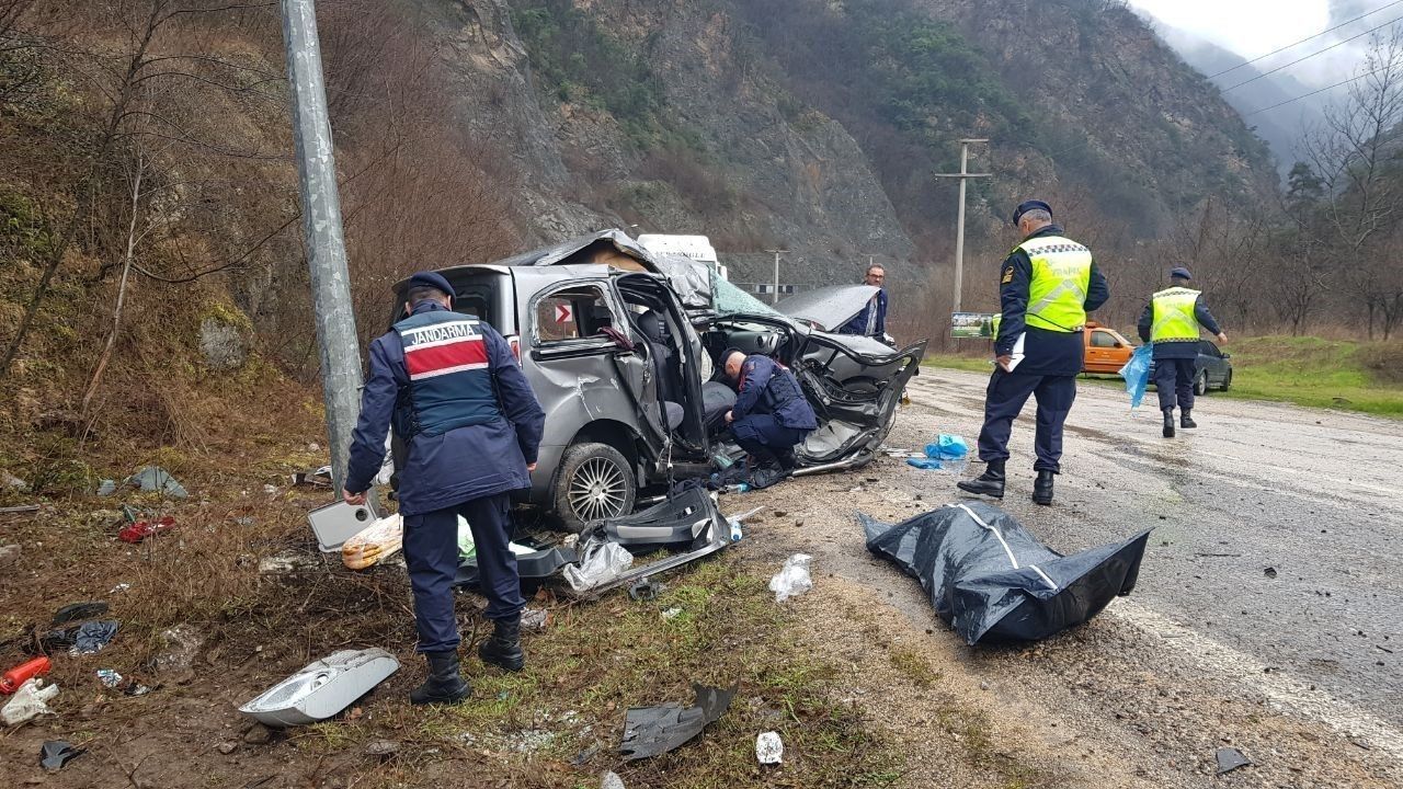 Cenaze İçin Yola Çıkan Araçta Meydana Gelen Kaza