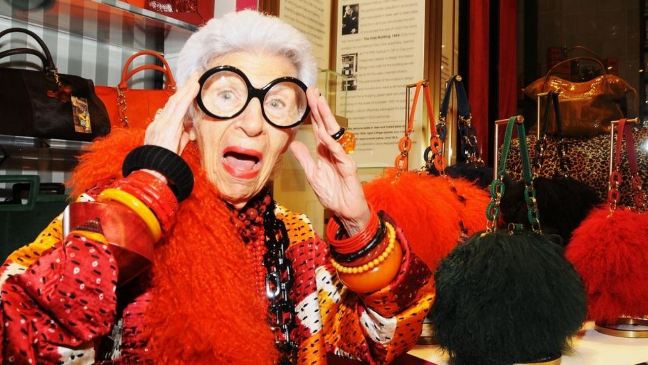 Iris Apfel, Moda Dünyasında İz Bırakan 102 Yaşında Hayatını Kaybetti (2)
