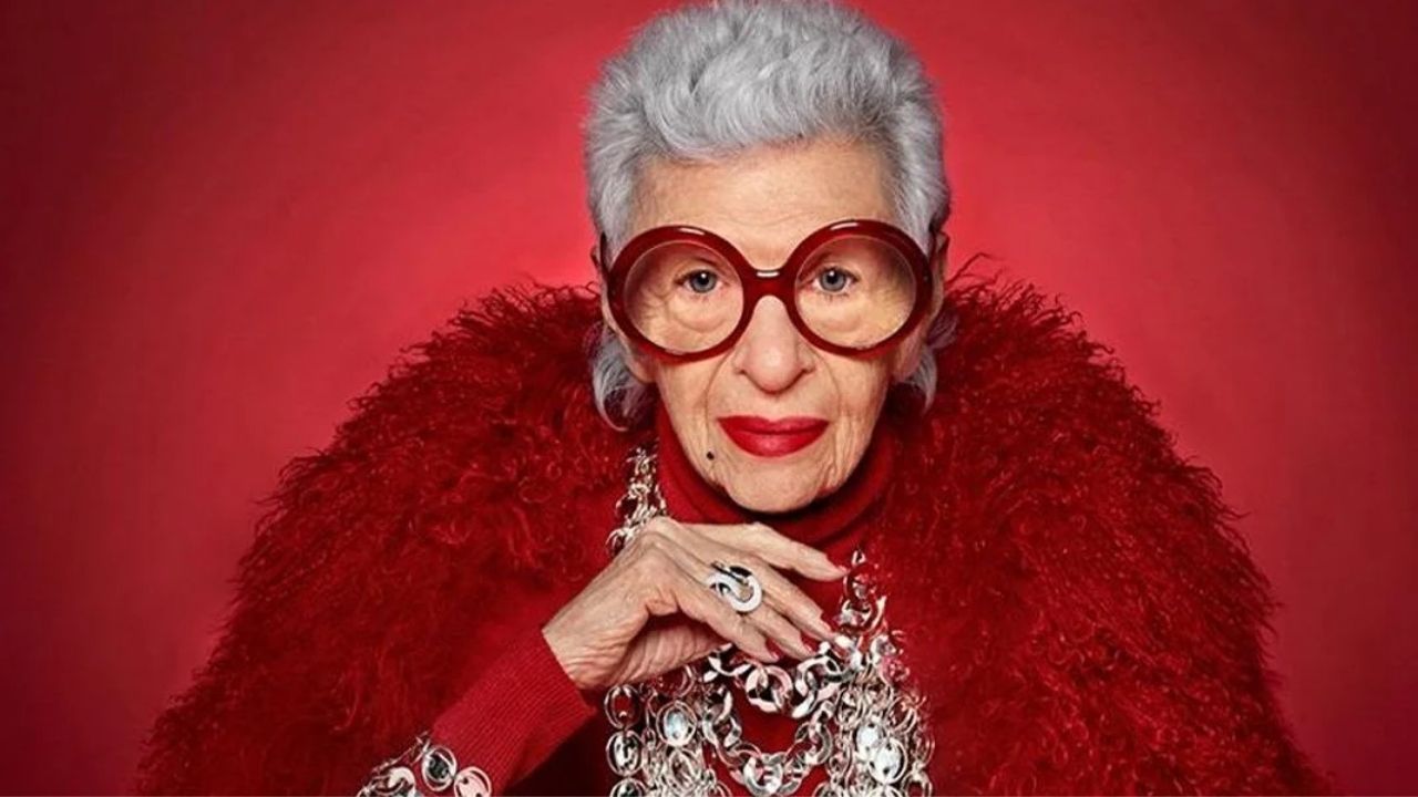 Iris Apfel, Moda Dünyasında İz Bırakan 102 Yaşında Hayatını Kaybetti (4)