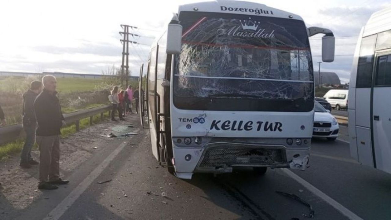 Çorlu Edirne Karayolu'nda İşçi Ve Askeri Servislerin Çarpıştığı Kaza 16 Yaralı! (2)